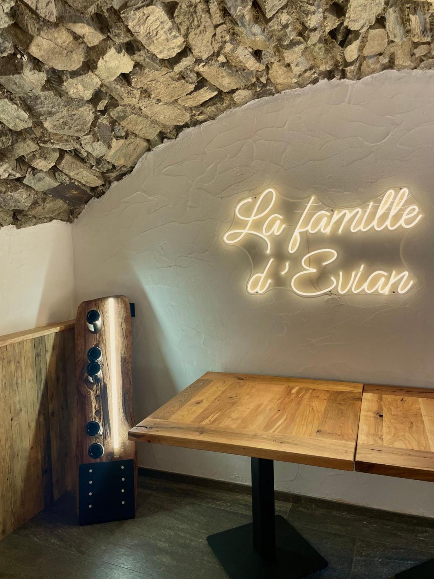 La Famille D'Evian Hotel Villeneuve Ngoại thất bức ảnh