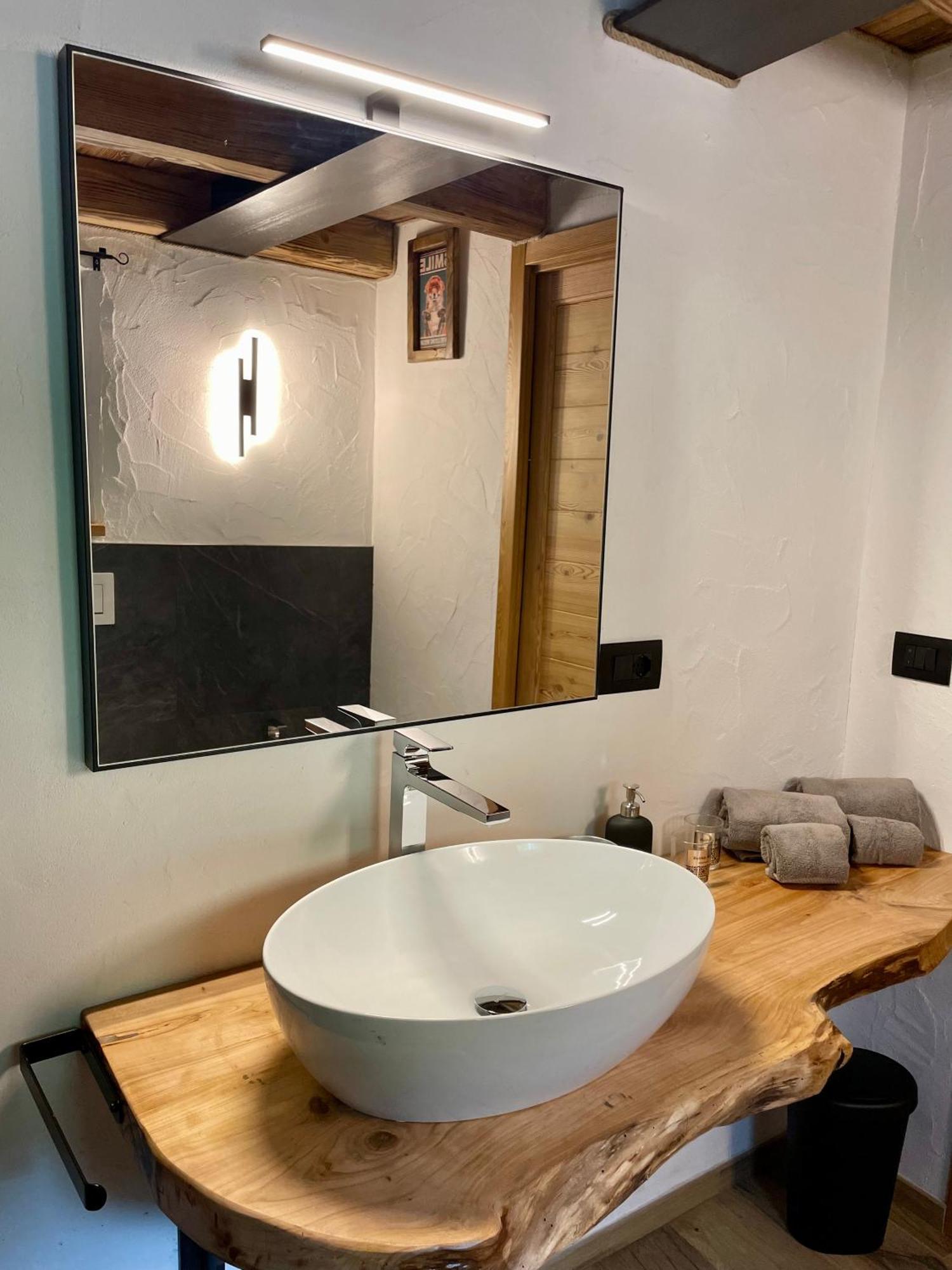 La Famille D'Evian Hotel Villeneuve Ngoại thất bức ảnh
