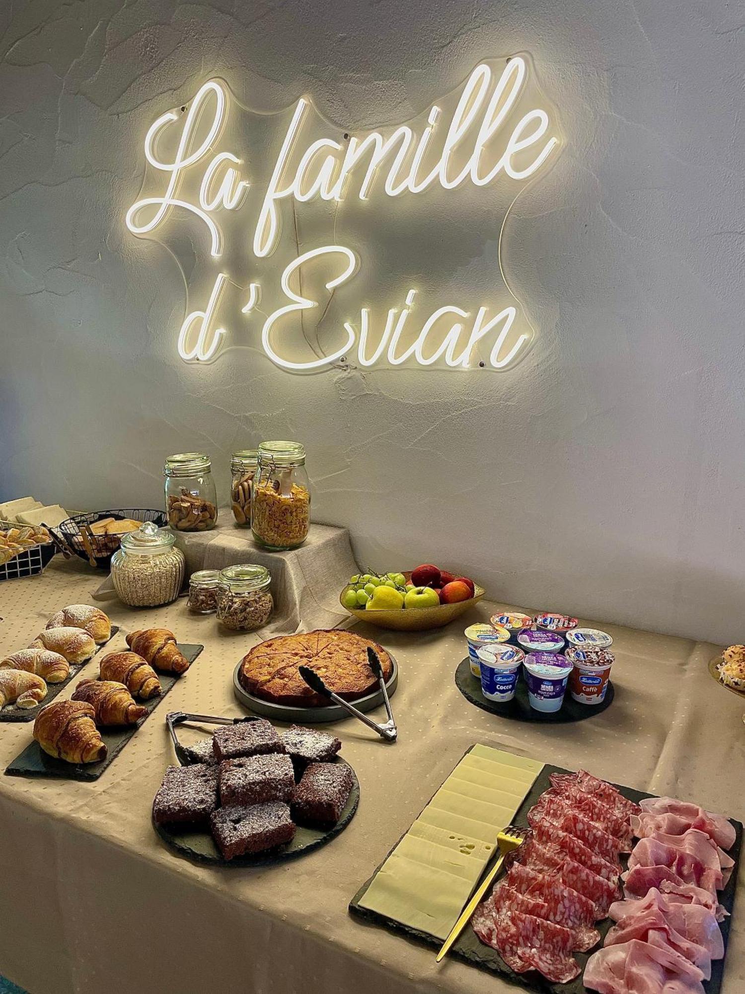 La Famille D'Evian Hotel Villeneuve Ngoại thất bức ảnh